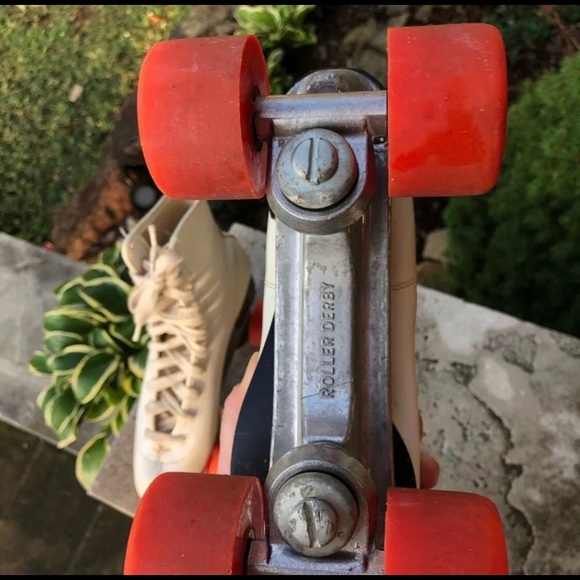VINTAGE ROLLER SKATES WOMEN 7 - Picture 8 of 9